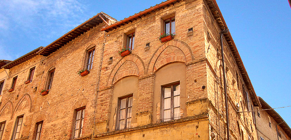 Ancien palais au cœur du village
